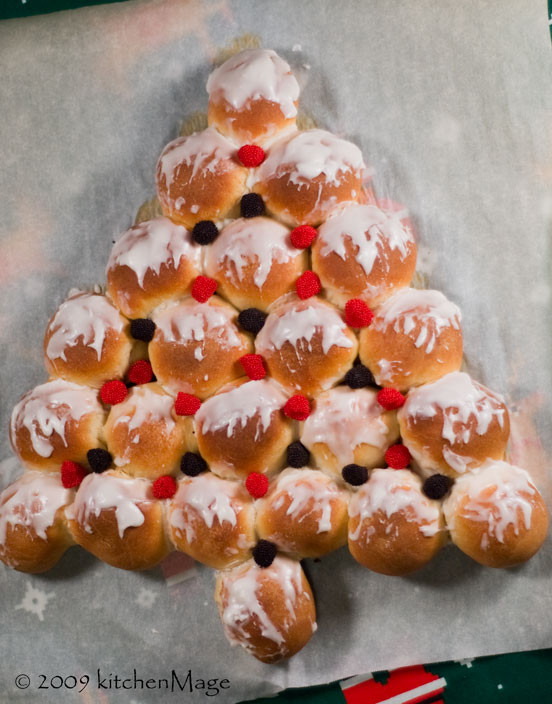 Christmas Tree Bread Rolls
 How to Shape Christmas Tree Bread kitchenmage