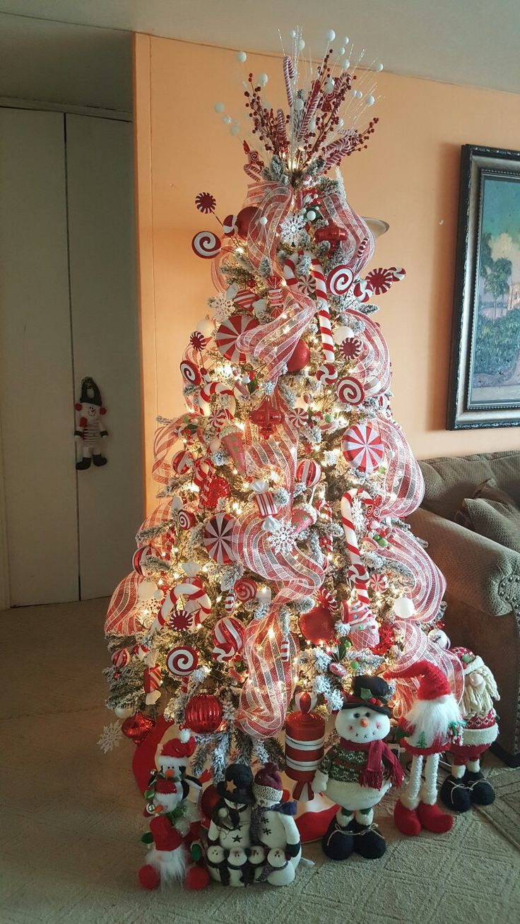 Christmas Tree Candy
 Best 25 Candy cane christmas tree ideas on Pinterest