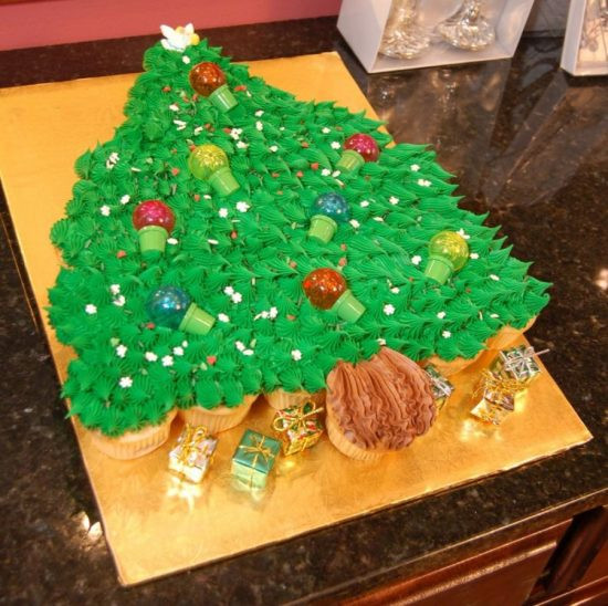 Christmas Tree Cupcake Cakes
 Christmas Pull Apart Cupcakes Are Just So Cute