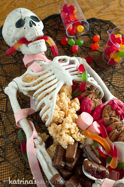 Creepy Halloween Desserts
 Halloween Dessert Table Skeleton