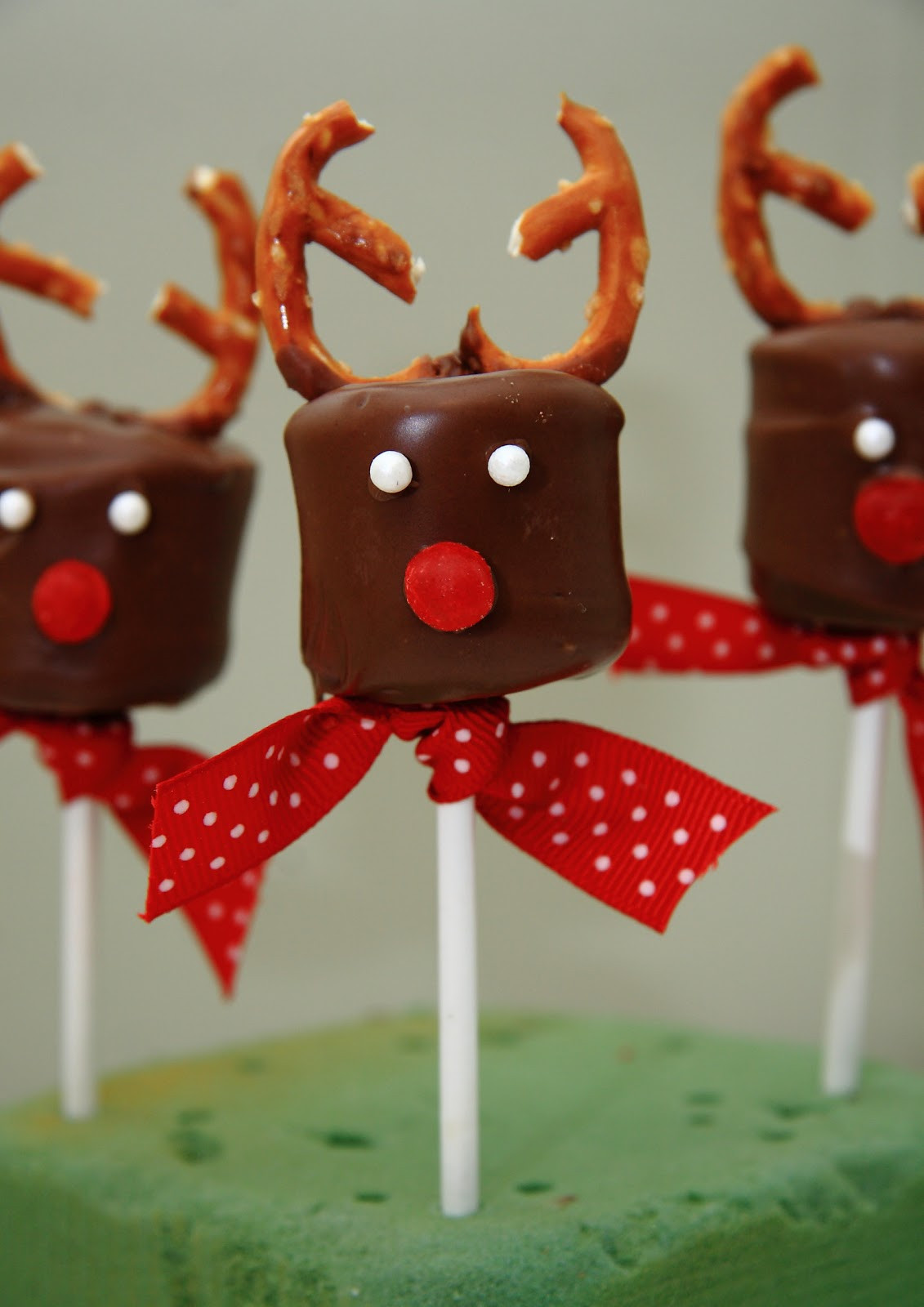 Cute Christmas Desserts
 Betty Crocker Wannabe Recipe and Mom Blog Chocolate