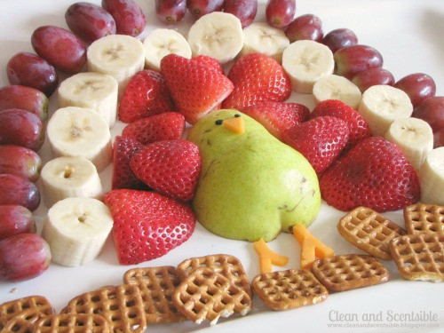 Cute Easy Thanksgiving Desserts
 Cute turkey fruit platter cleanandscentsible