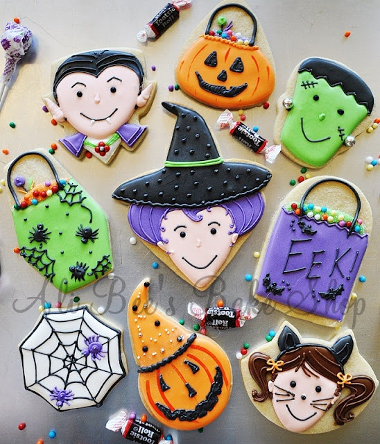 Cute Halloween Cookies
 269 best images about Cookies Using Heart Shaped Cookie