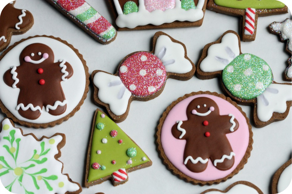 Decorating Christmas Cookies
 Staying Organized While Decorating Cookies – 10 Tips