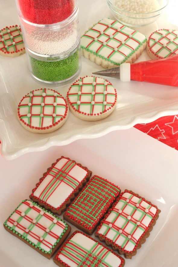 Decorating Christmas Cookies With Royal Icing
 Video How to Pipe Lines With Royal Icing Top 10 Tips