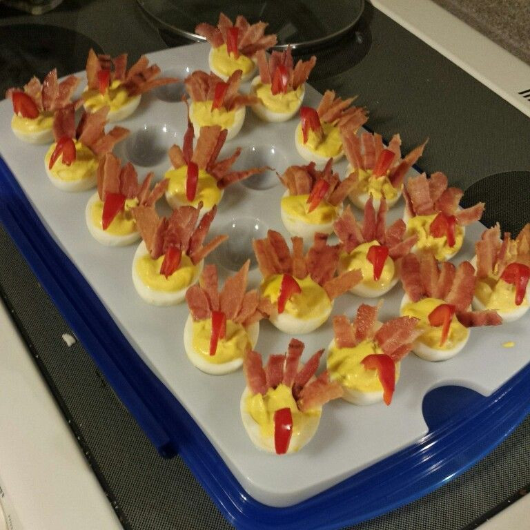 Deviled Eggs Thanksgiving
 Red pepper bacon deviled eggs to look like thanksgiving