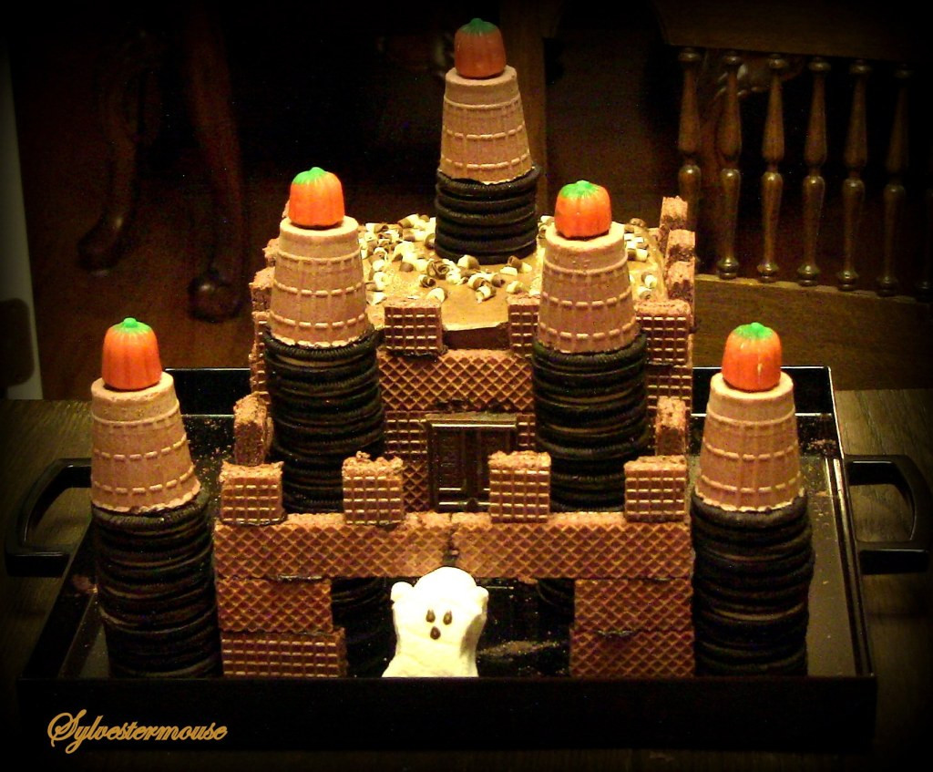 Diy Halloween Cakes
 How to Make a Chocolate Halloween Ghost Castle Cake