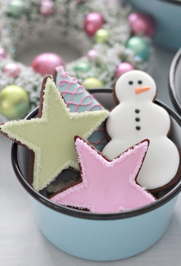 Easy Decorative Christmas Cookies
 Pastel Christmas Cookies & Barn Light Electric Graniteware