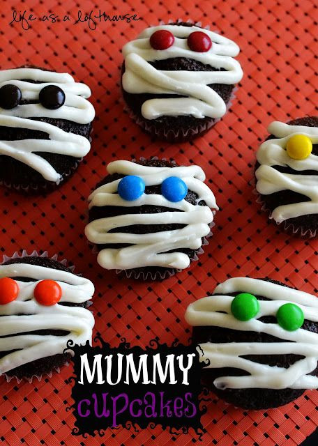 Easy Halloween Cupcakes For School
 Wrap up these cute Mummy Cupcakes for your next Halloween