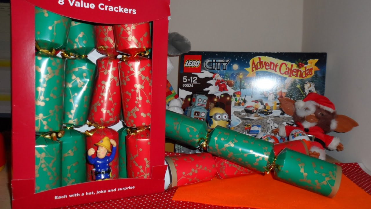 English Christmas Crackers
 8 X OPENINGS OF UK BRITISH CHRISTMAS CRACKERS WITH MAGIC
