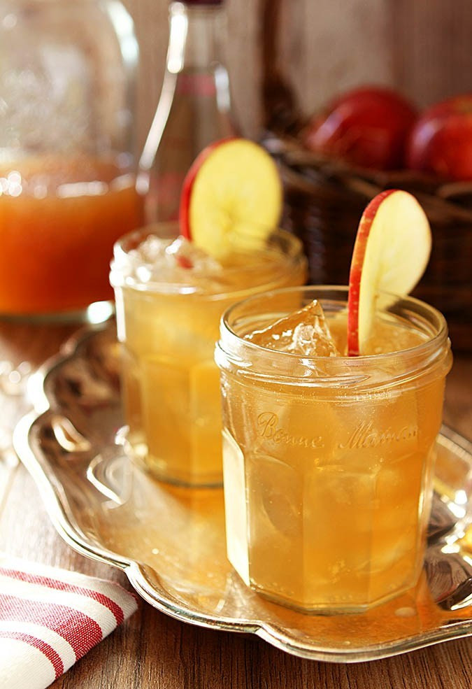 Fall Bourbon Drinks
 Bourbon and Apple Cider Cocktail