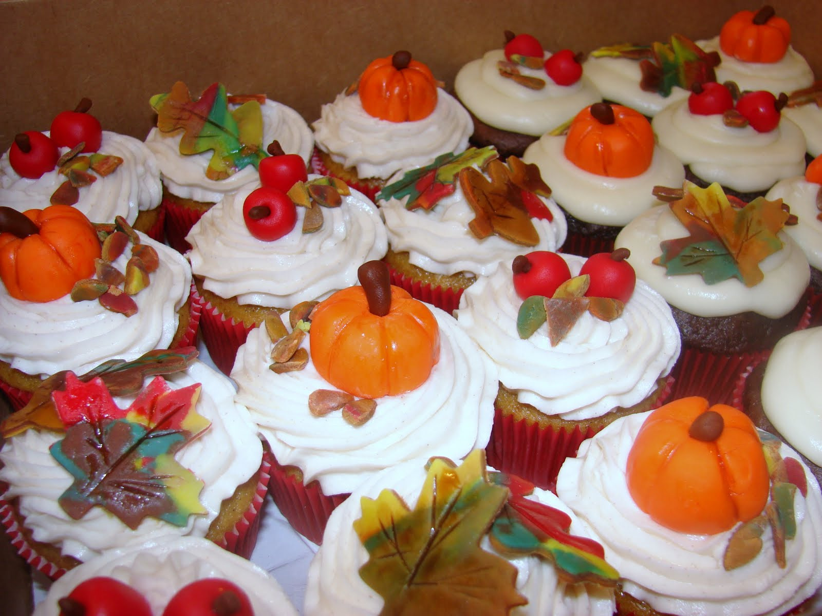 Fall Cupcakes Ideas
 Ipsy Bipsy Bake Shop Fall Color Cupcakes