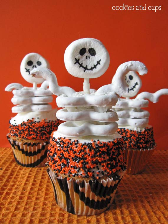 Funny Halloween Cupcakes
 Skeleton Cupcakes