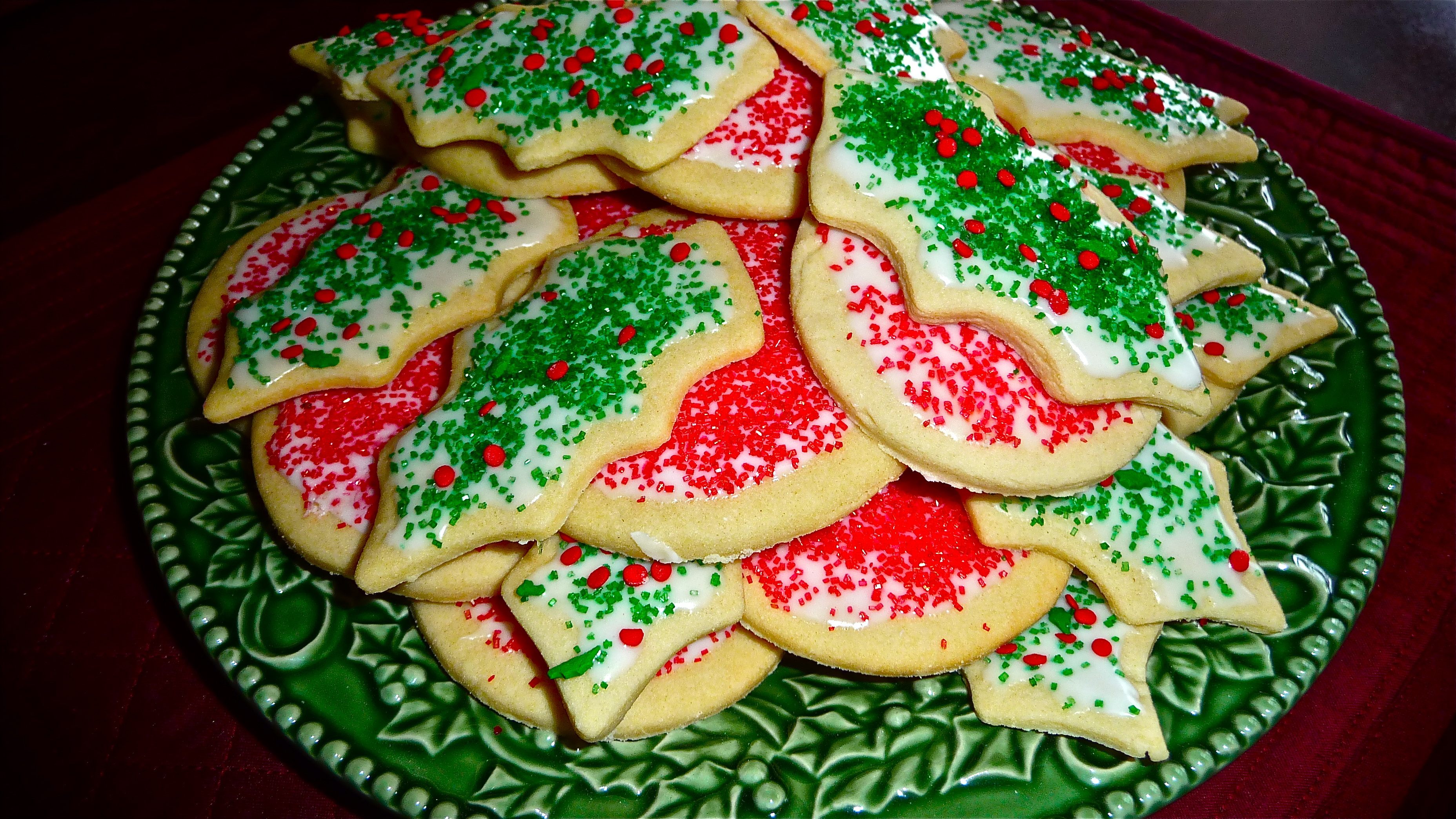 Good Christmas Cookies
 A traditional Christmas treat — really good sugar cookies