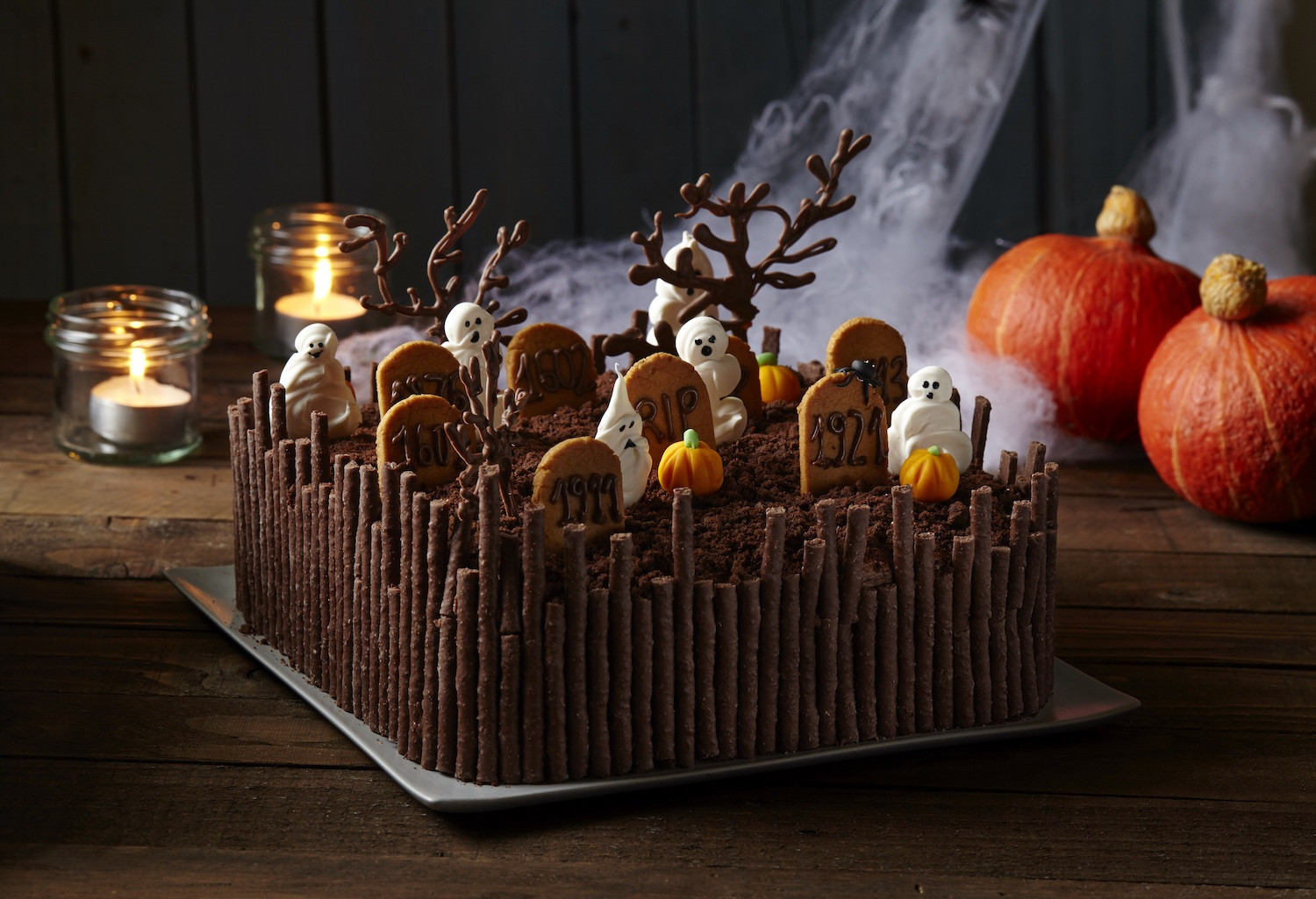 Graveyard Cakes Halloween
 9 Frighteningly Cute Ways to Dress Up Your Halloween