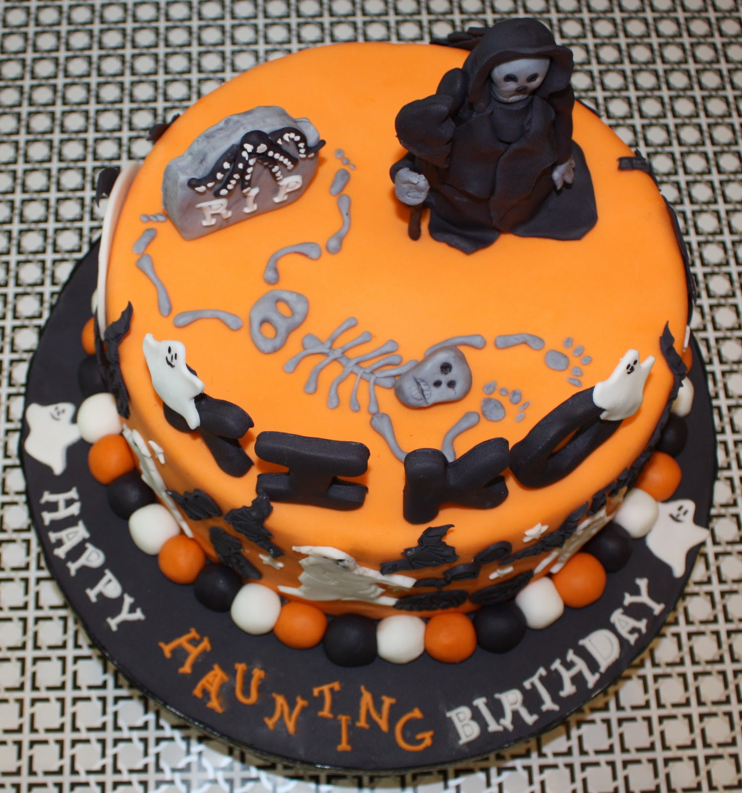 Halloween Birthday Cakes Pictures
 HALLOWEEN BIRTHDAY CAKE