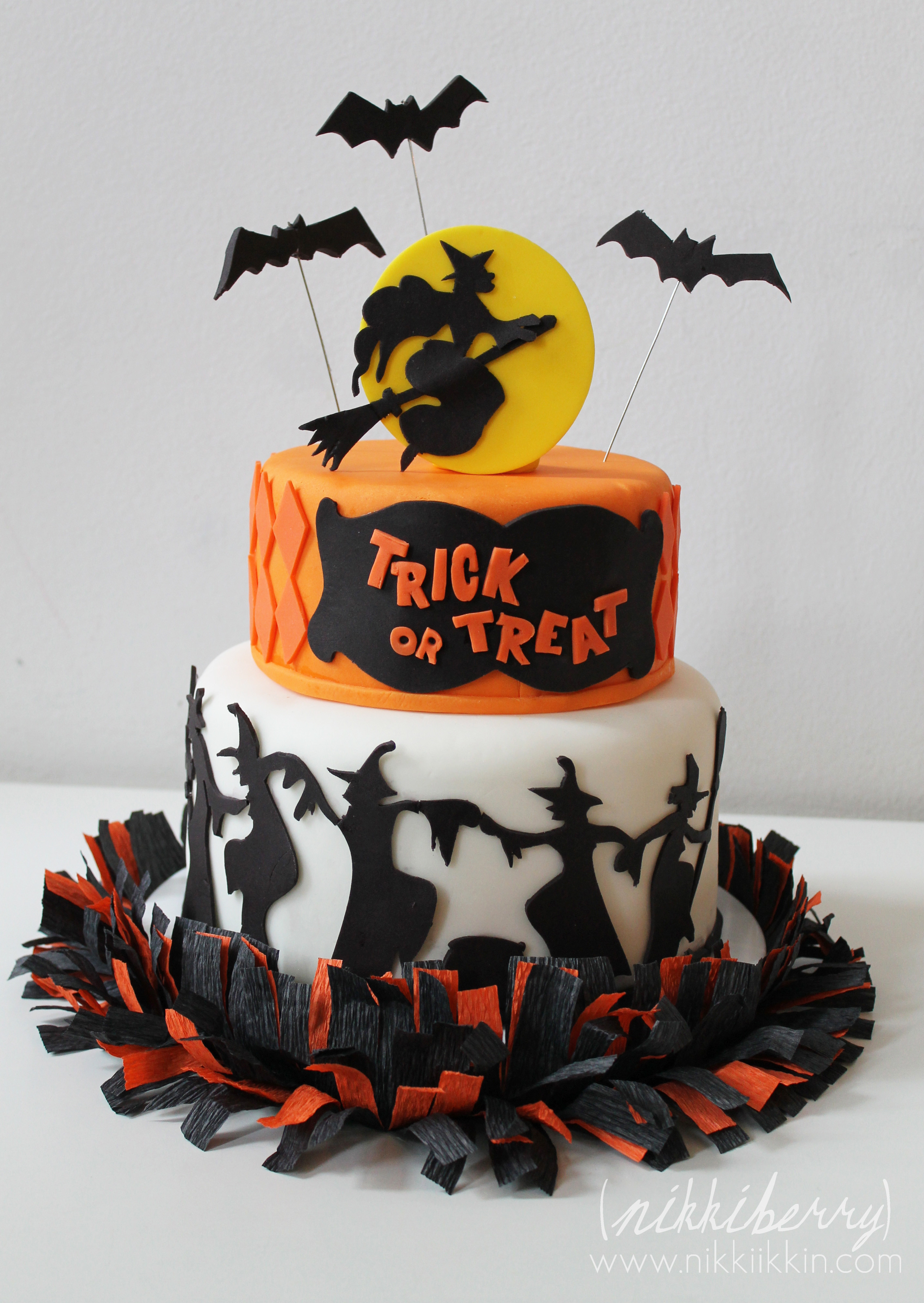 Halloween Cakes Images
 Dancing Witches Halloween Cake