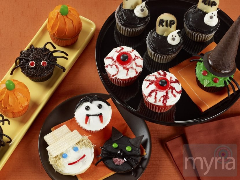 Halloween Cookies And Cupcakes
 A few tricks for your treats Halloween cookies & cupcakes