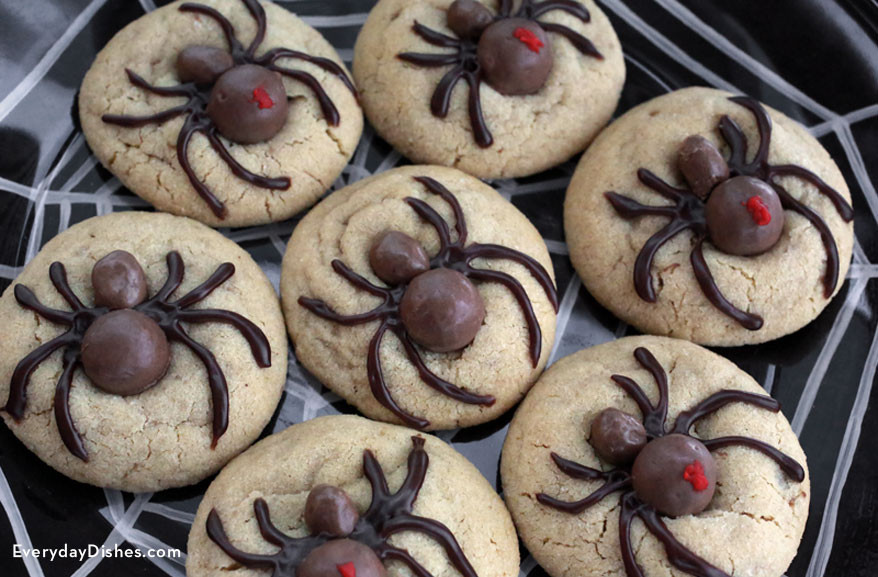 Halloween Cookies Recipes Easy
 Easy and Fun Halloween Spider Cookies Recipe