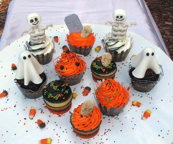 Halloween Cupcakes Decorations
 Easy Halloween Cupcake Decorations CakeCentral