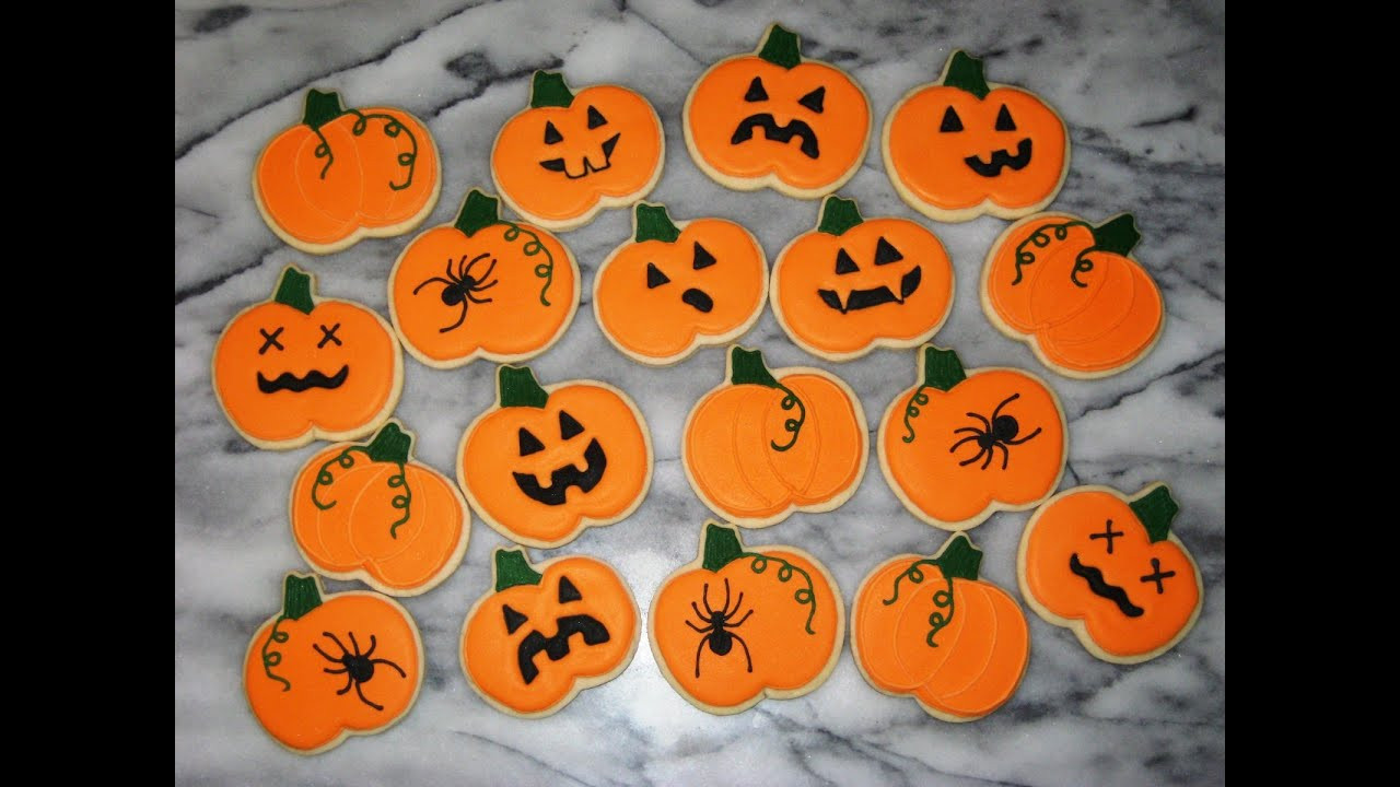 Halloween Decorated Cookies
 decorating halloween cookies