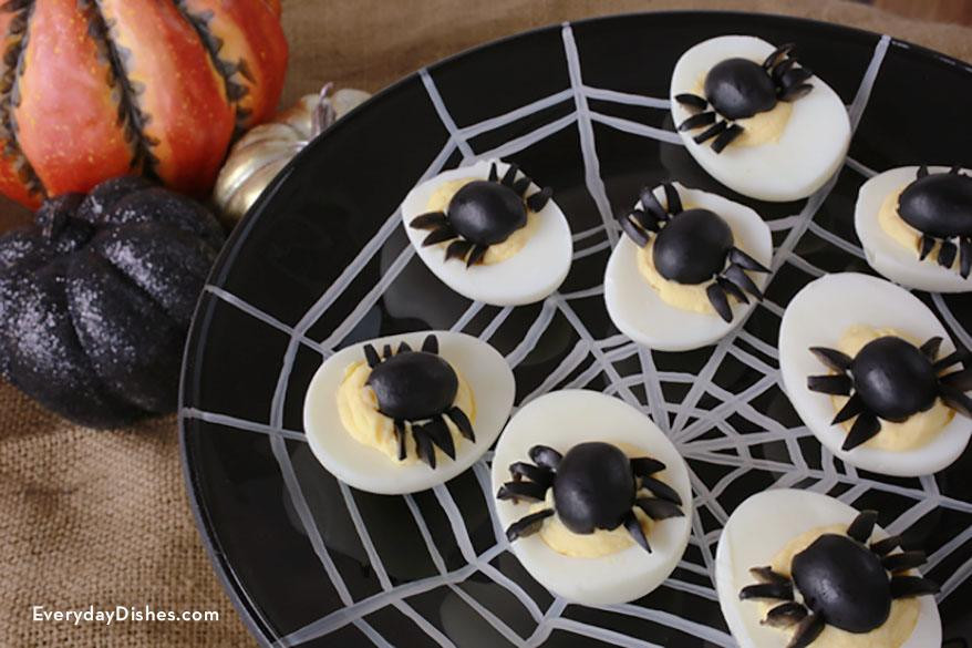 Halloween Deviled Eggs Spider
 spider halloween deviled eggs recipe — Everyday Dishes & DIY