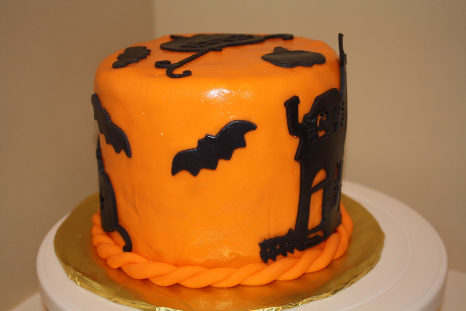 Halloween Fondant Cakes
 Two Sweet Bakery Fondant Halloween cake haunted house