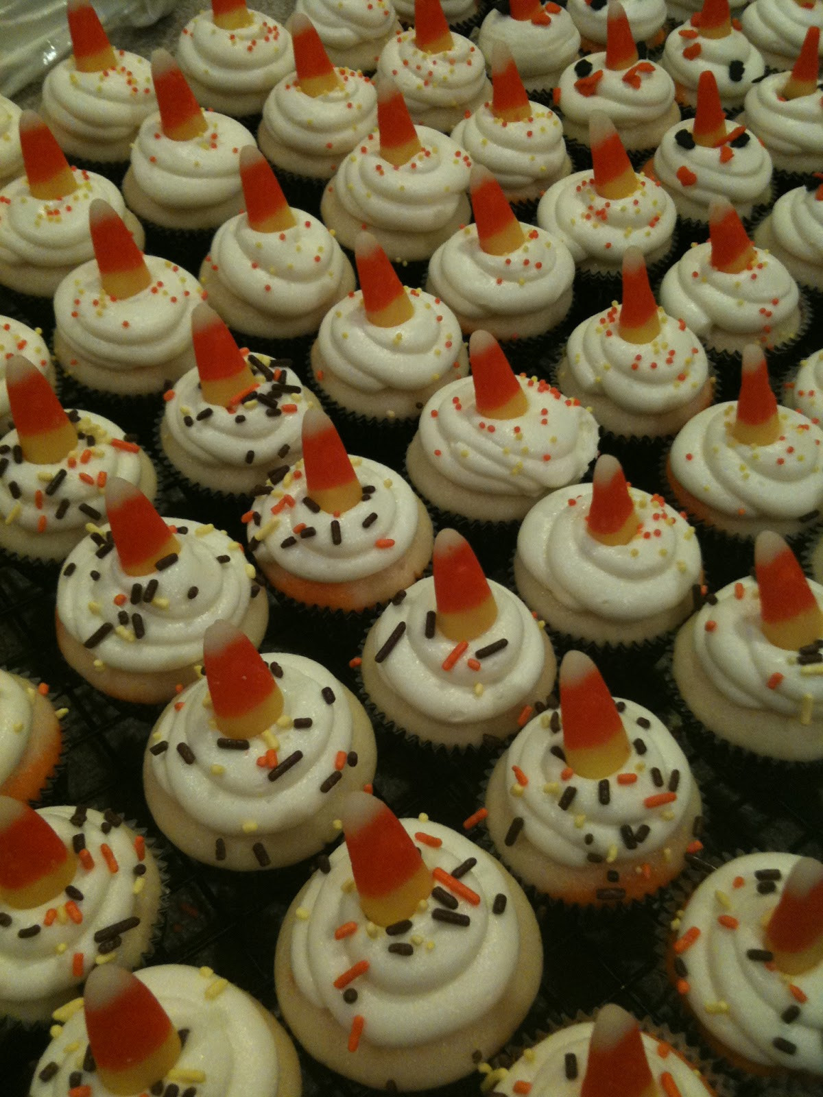 Halloween Mini Cupcakes
 Jilly s Takes the Cake Candy Corn Halloween Mini Cupcakes