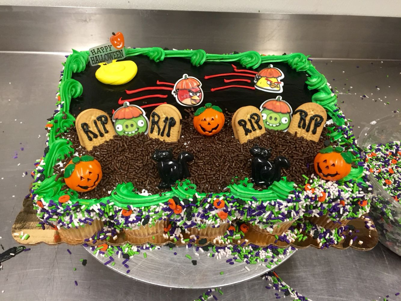 Halloween Pull Apart Cupcakes
 Halloween Angry Birds Grave Yard Pull apart cupcakes