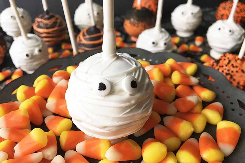 Halloween Themed Desserts
 Halloween Mummy Cake Pops A Sweetly Scary Treat for Kids