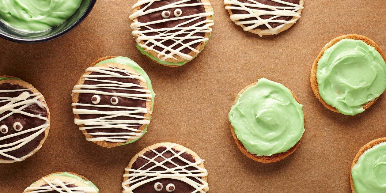 Home Made Halloween Cookies
 These Super Easy Halloween Cookies Are So Cute It s Scary