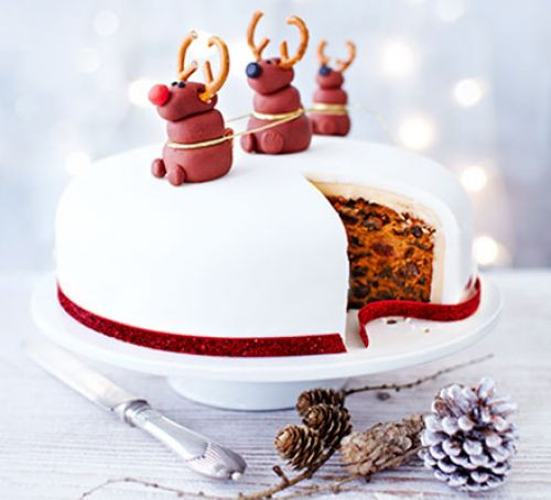 Images Of Christmas Cakes Decorated
 Nancy’s Rudolph Christmas cake recipe