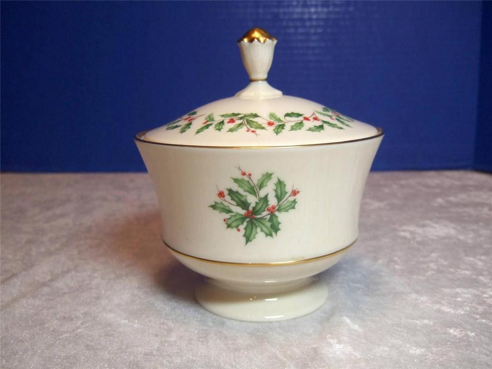 Lenox Christmas Candy Dish
 Lenox Holiday Dimension Footed Candy Dish with Lid 24K