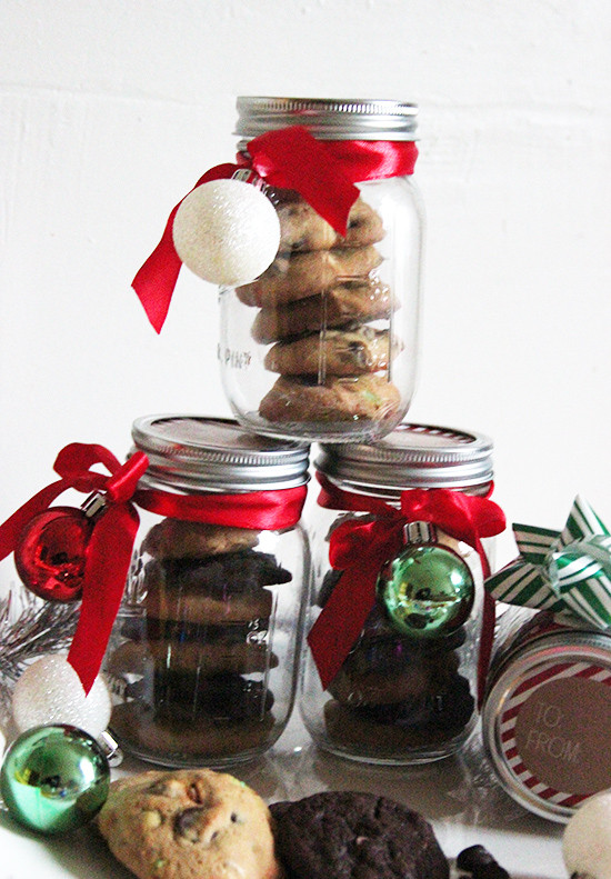Mason Jar Christmas Cookies
 DIY Holiday Cookie Gift Jars with NESTLÉ TOLL HOUSE
