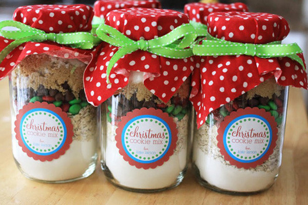 Mason Jar Christmas Cookies
 Holiday Labels with StickerYou StickerYou