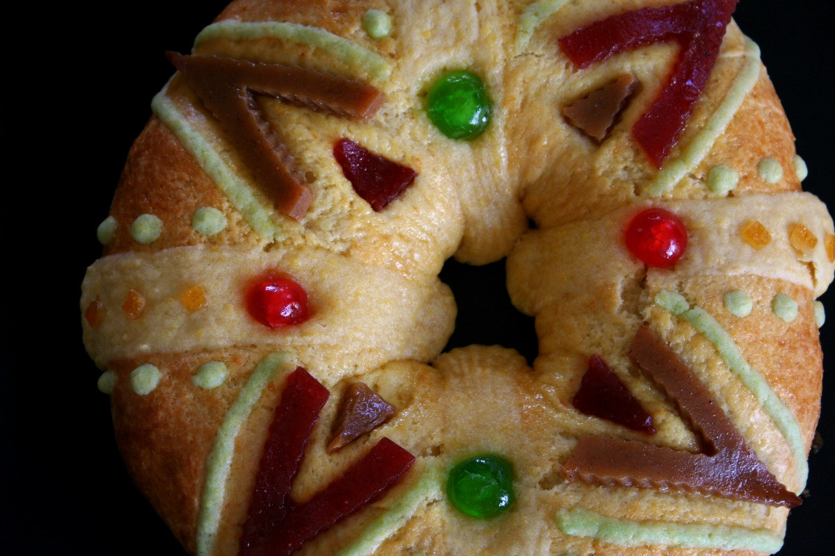 Mexican Christmas Bread
 ROSCA DE REYES Perfect Sweet Bread to Celebrate Dia de
