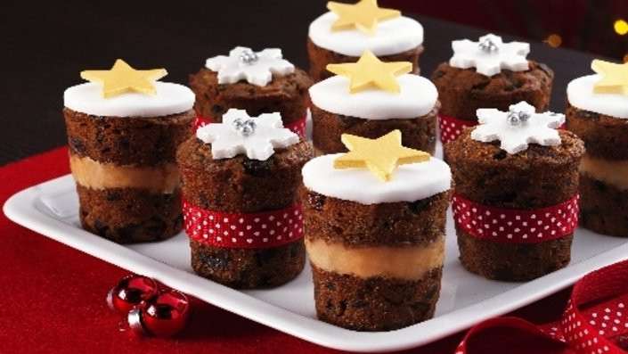 Mini Christmas Cakes
 50 Ways to Make Christmas All About The Cake
