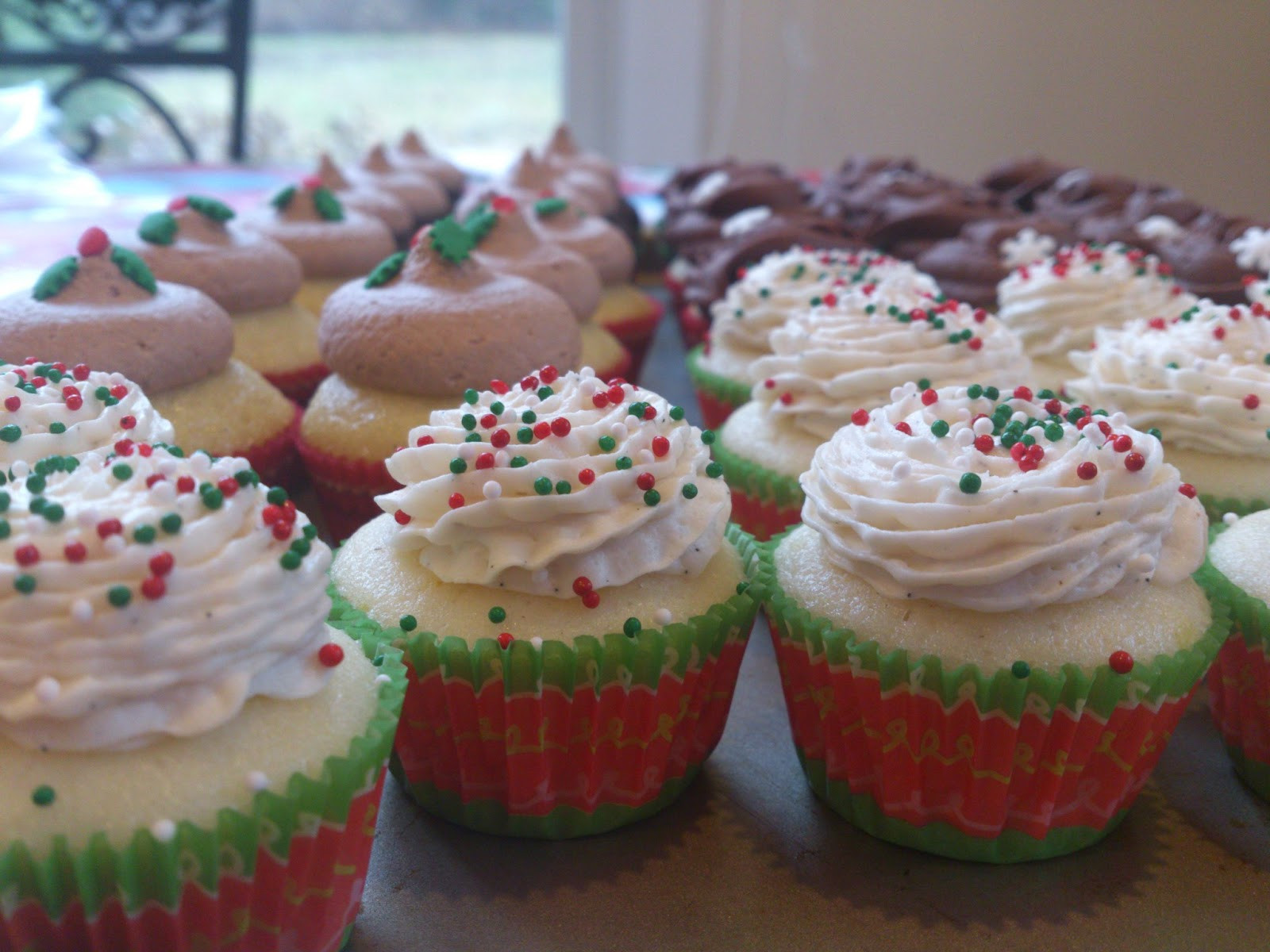 Mini Christmas Cupcakes
 Cupcaking Assorted Christmas mini cupcakes