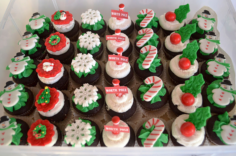 Mini Christmas Cupcakes
 Sweetology Mini Cupcakes in their Christmas Best