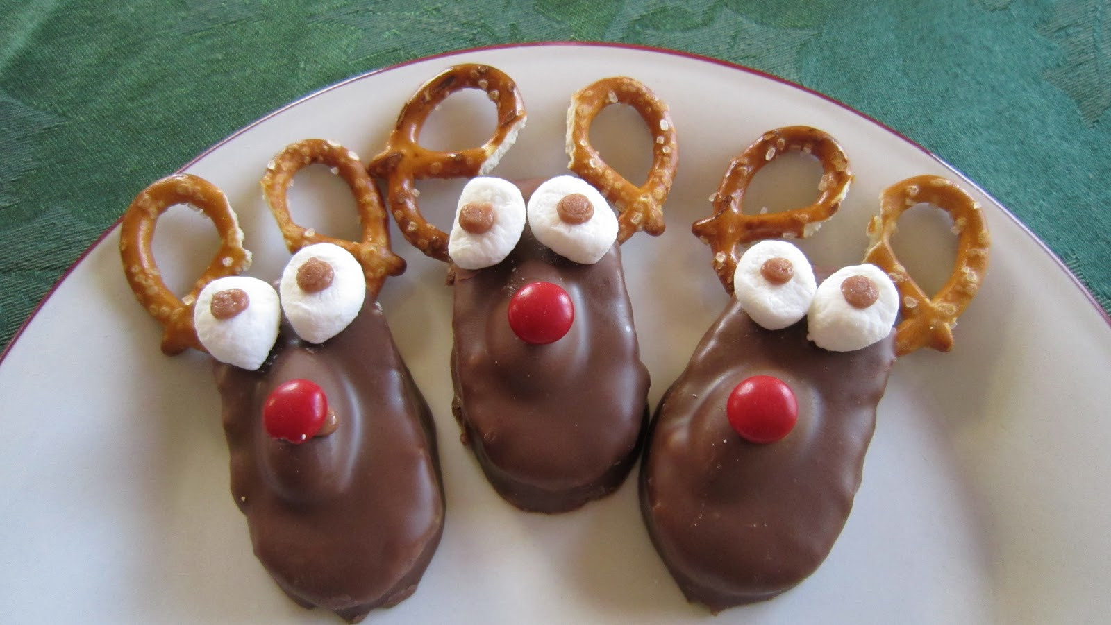 No Baking Christmas Treats
 Sweet Tooth Lulu Rudolph Treats