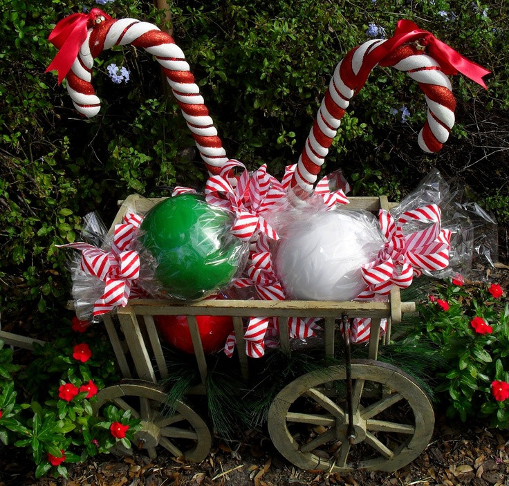 Outdoor Christmas Candy Decorations
 1000 images about Christmas Candyland Party on Pinterest