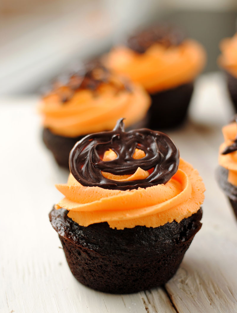 Picture Of Halloween Cupcakes
 Leanne bakes Halloween Cupcakes