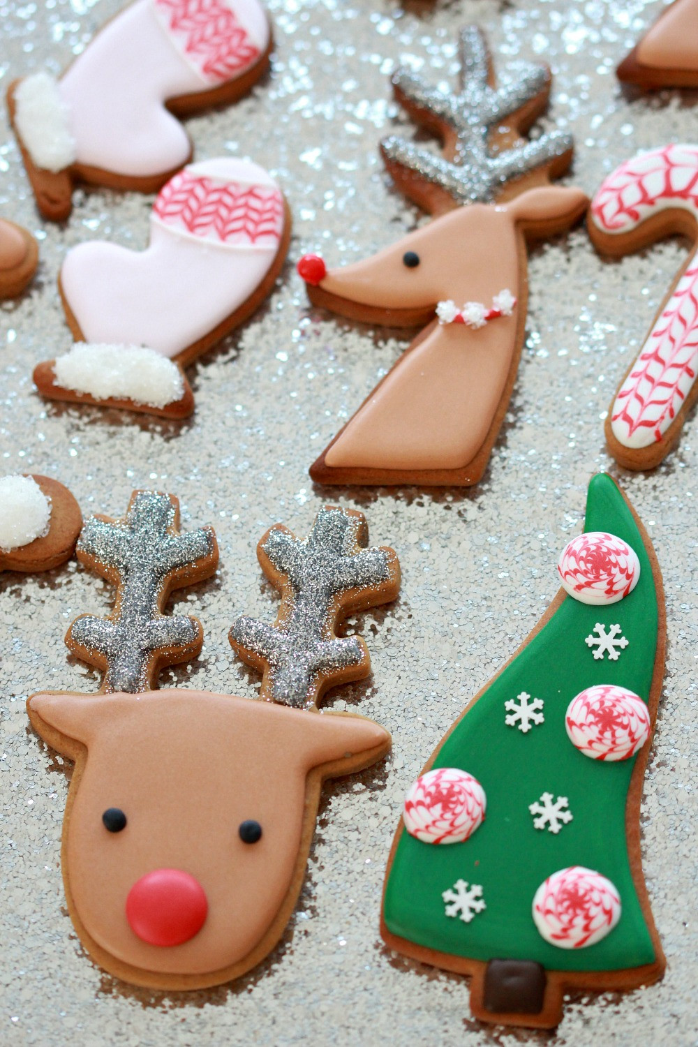 Pictures Of Christmas Cookies Decorated
 Video How to Decorate Christmas Cookies Simple Designs