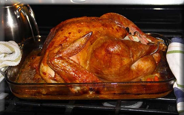 Preparing A Turkey For Thanksgiving
 THANKSGIVING How to prepare and cook turkey