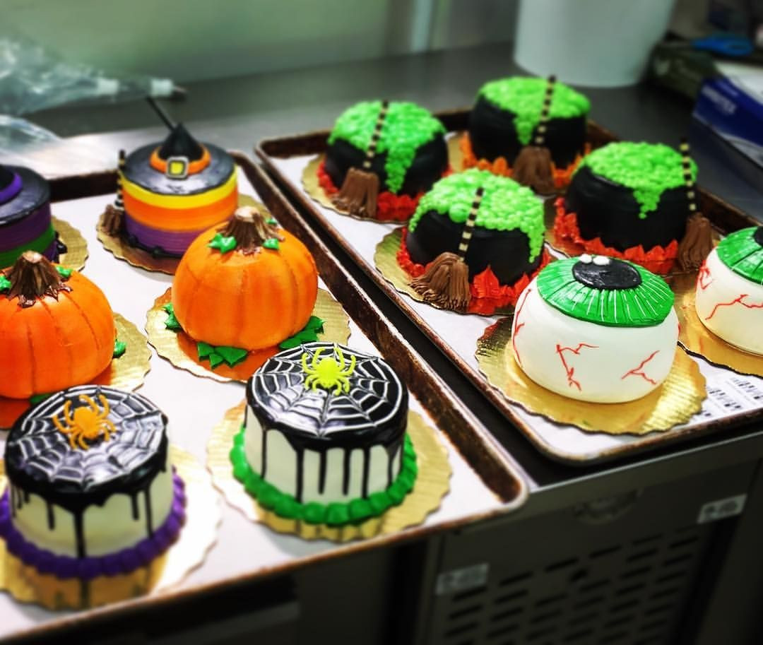 Publix Halloween Cakes
 Halloween is in full effect at my Publix I am blessed