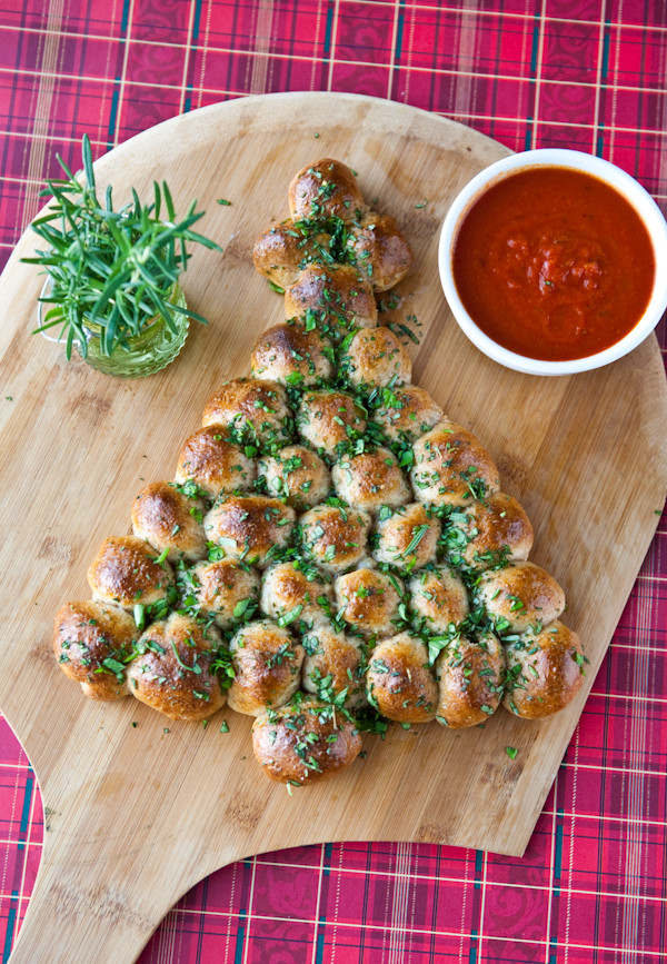 Recipes For Christmas Appetizers
 16 Tasty Appetizer Recipes Decorated in Christmas Colors