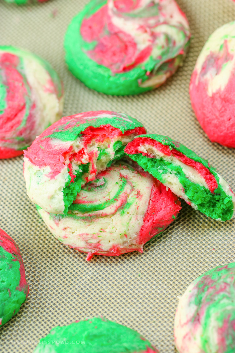 Red And Green Christmas Cookies
 Christmas Cheesecake Cookies