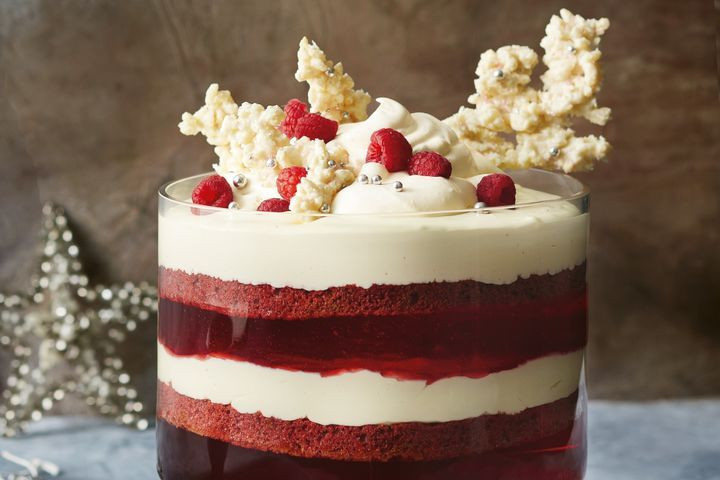 Red Velvet Christmas Cake
 Red velvet white Christmas trifle
