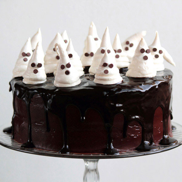 Simple Halloween Cakes
 20 Easy Halloween Cakes Recipes and Ideas for