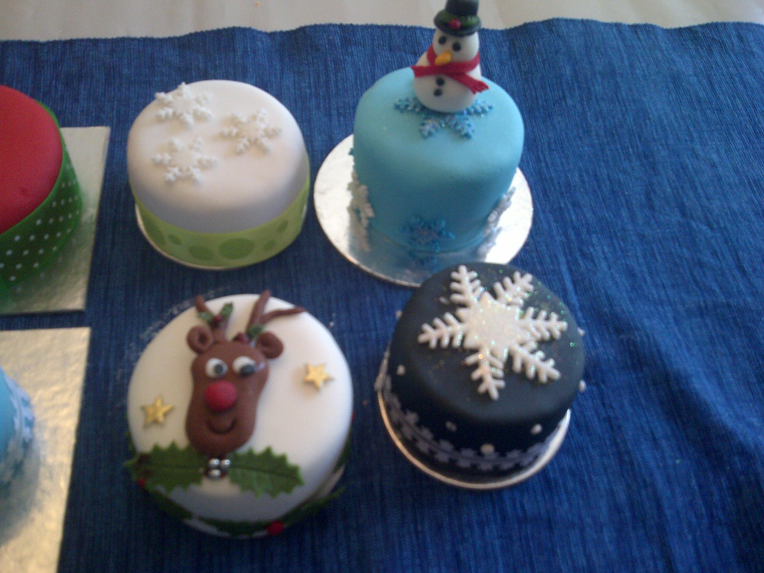 Small Christmas Cakes
 mini Christmas cake class – Annymac bakes